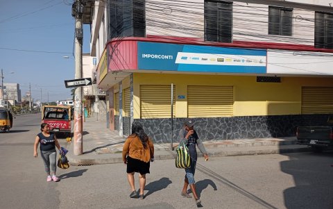 Zona comercial de Playas presenta negocios cerrados.