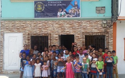 Ignacio Bernita decidió emprender junto a sus hermanos de la iglesia, programas y actividades que apoyen a niños y jóvenes.