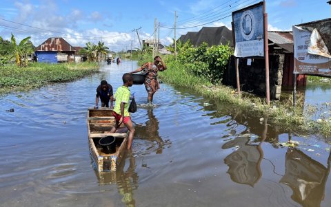 Graves inundaciones golpean a más de 239.000 personas en Nigeria.