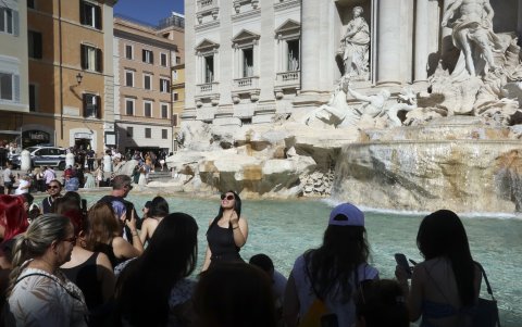 Lanzar la moneda a la Fontana de Trevi costará 2 euros para tener 