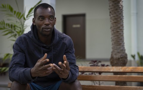 El nigeriano Abraham Abili, durante una entrevistas en el Centro Missão Paz, en la ciudad de São Paulo (Brasil).