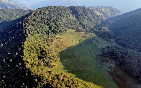 Fotografía del cráter del volcán Cerro Machín en Toche (Colombia).