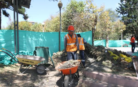 La Epmmop lleva a cabo la reparación, que se realiza a diario en el lugar. Se estima que la obra concluya a fines de octubre.