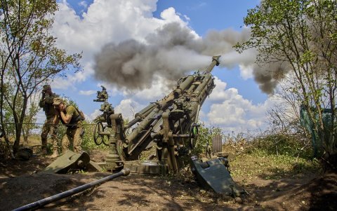 Operativo. Soldados de Ucrania se mantienen activos en algún punto de avanzada en la región de Kursk.
