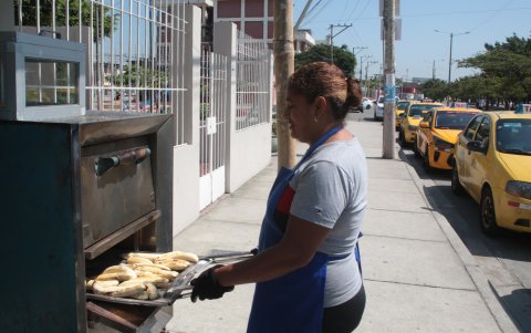 Asados. En Sauces XVI venden el bolón que se hace con verde asado.