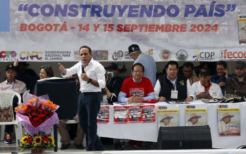 Movimientos sociales y populares arropan a Petro ante supuesto golpe y por sus reformas