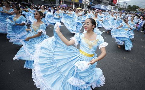 Desfiles. Al mismo tiempo que se dieron las protestas contra Bukele se realizaron desfiles en conmemoración a los 203 años de independencia de Centroamérica de España.