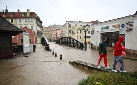 Crisis. Carreteras quedan inaccesibles ante fuertes corrientes.