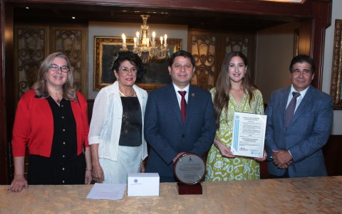 Mary Fisk-Ridder, Rosa de Sadun, Danilo Palacios,  Isabel Tamariz y Arcadio Arosemena.