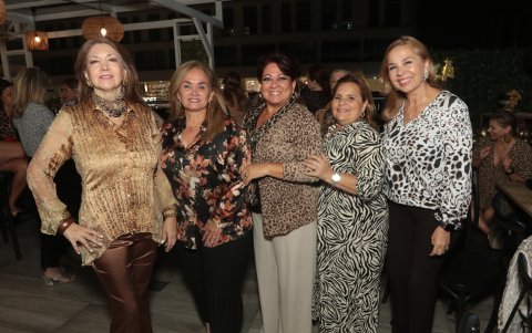 Cecilia de Pérez, Glenda Mantilla, Gina de Ycaza, Rina Malo y Silvia de Pérez.