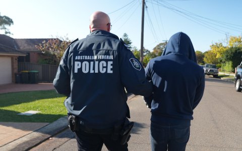 El momento en el que se da el arresto del creador del programa de comunicación encriptado 