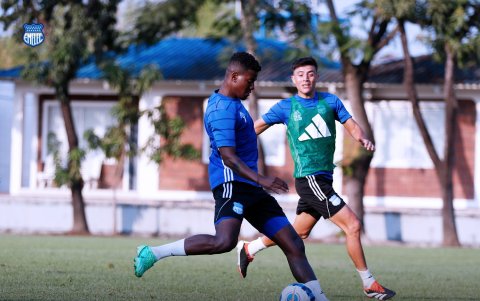 Entrenamiento de Bombillo en el Polideportivo los Samanes, norte de Guayaquil.
