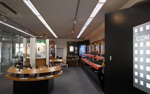 Vista general de una sala de exposición del fabricante japonés de walkie-talkie Icom Inc. en Osaka, oeste de Japón, el 19 de septiembre de 2024.