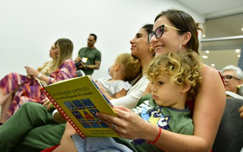 El cuento juega con figuras geométricas y cuenta con un espacio de mándalas que lo hace atractivo para los niños.