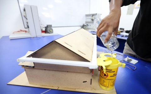 El proyecto diseñó una estructura para recolectar el agua lluvia en las viviendas, que incluye sistemas tecnológicos.