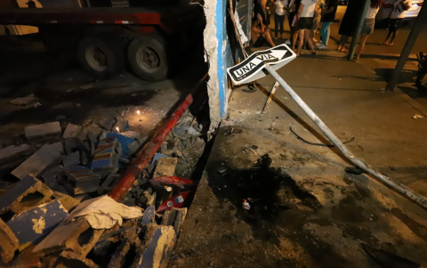 Así quedó la pared donde se estrelló el Vehículo.