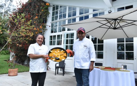 En Casa Altea, Hugo Andrade y Yesenia Saltos se especializan en la comida de Alicante.