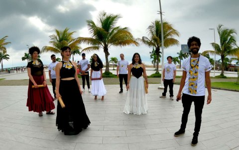 Pitekus y La Minda Lae es un proyecto nacional que rescata la música esmeraldeña e incorpora sus raíces al jazz.