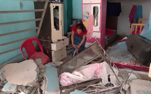 Byron Viteri y Erika Quinto mantuvieron retenidos el vehículo.