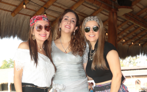 Éricka Villacís, Frances de Bucaj y Viviana Vicuña.