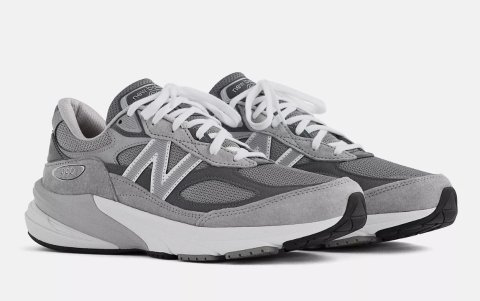 Modelo New Balance 990v6.