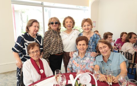 Clotilde Merchán, Inés Calle, Margaret Weisson, Pepita Palacios, María Rosa Valdez, Elena Ycaza y Toyita Salvatierra.