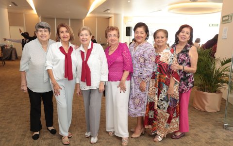 Margarita Weber, Laura Cortez, Piedad Barriga, Betsy Calderón, Norma González, Martha Salazar y Alba Acuña.
