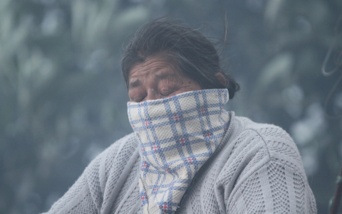 Ciudadanos afectados por la mala calidad de aire ante incendios en Quito