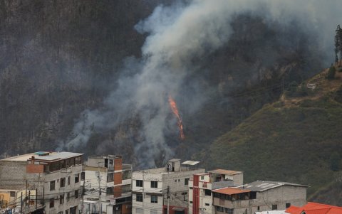 Varios incendios forestales azotan a la capital de los ecuatorianos, Quito, desde el martes 24 de septiembre.