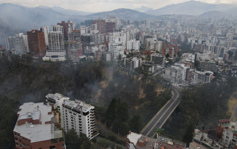 El incendio desde el sector González Suárez.