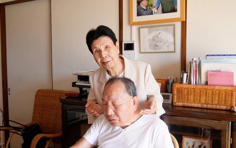 Iwao Hakamada, con su hermana mayor, Hideko, en Hamamatsu, prefectura de Shizuoka, Japón, el 26 de septiembre de 2024.