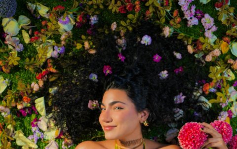 Shalom en el video de Nos vemos a la vuelta.