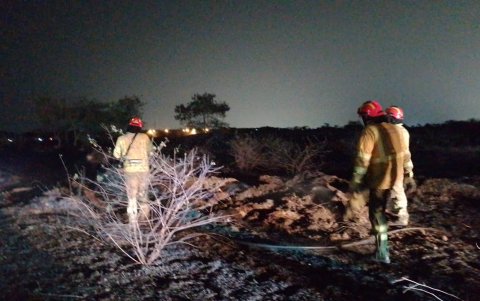 Los pequeños focos de incendio fueron controlados en horas de la noche.