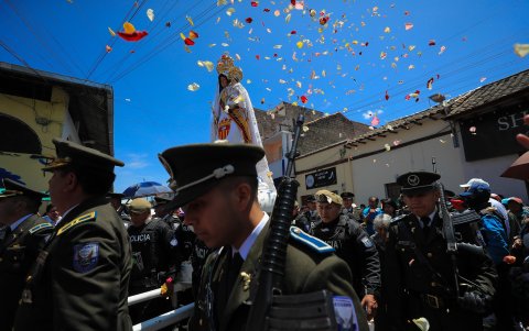 Religiosidad. La Virgen de la Merced, patrona del volcán Cotopaxi, preside el festejo.