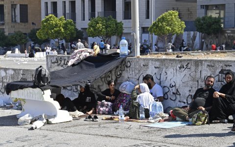 Residentes de Beirut quedaron en la calle tras bombardeo de Israel donde asesinaron al lider de Hizbulá.