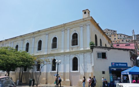 Se considera un patrimonio por su arquitectura: hormigón armado y pilares de concreto.