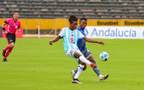 Emelec visitó al Cumbayá en el estadio Atahualpa.