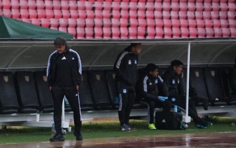 Leonel Álvarez no logra que el equipo mejore su rendimiento.