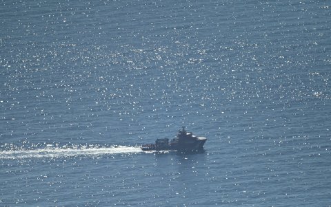 Varias embarcaciones de Salvamento Marítimo, realizan la búsqueda de los cuerpos del cayuco que volcó esta madrugada en la costa cercana al Roque de La Bonanza.