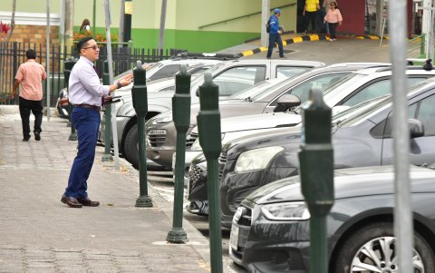 Los parquímetros, de acuerdo con Contraloría, se instalaron en una calle de Urdesa y de la Alborada.