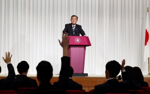 El recién elegido líder del partido gobernante de Japón, Shigeru Ishiba, celebra una conferencia de prensa después de las elecciones de liderazgo del PLD, en Tokio, Japón, el 27 de septiembre de 2024.