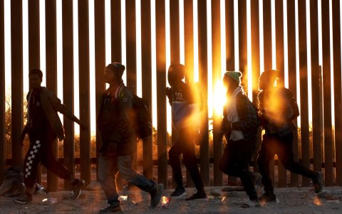 Solicitantes de asilo en EE. UU. podrían cambiar de clasificación migratoria.