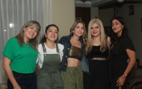 Jazmín Bustos, Estrella loor, Ana Karina Dávila, Liuba Gagliardo y Janella Cobos