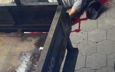 El cadáver del atacado en Balao quedó dentro de una tienda.