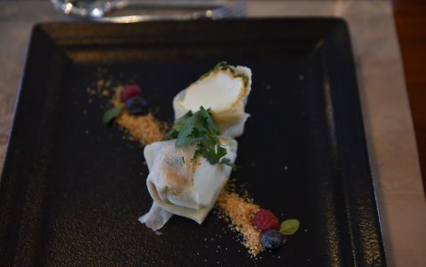 Los chefs elaboraron platos tradicionales paso a paso como el rollo de helado con polvo de maní.