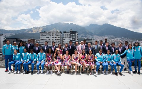 El equipo completo de deportistas, entrenadores y dirigentes para la competencia en Paraguay.