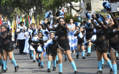 Las instituciones educativas rinden especial tributo a esta fecha.