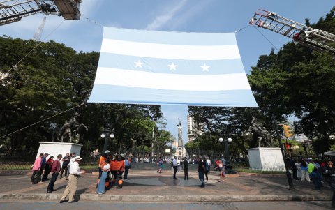En el Parque Centenario se inauguró las fiestas de Guayaquil.