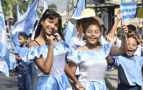 El ambiente de fiesta fue constante en el suburbio, en el Centenario y las calles aledañas.