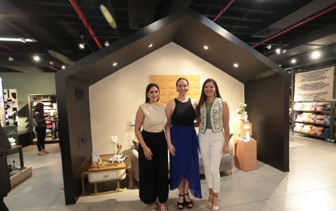 Estefania Varas, Valeria Adum y Kristy Torii.